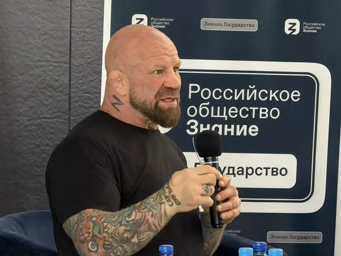 В Саратове экс-боец UFC Джефф Монсон показал боевые приемы детям