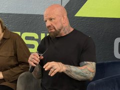 В Саратове экс-боец UFC Джефф Монсон показал боевые приемы детям