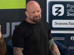 В Саратове экс-боец UFC Джефф Монсон показал боевые приемы детям