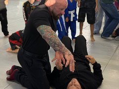 В Саратове экс-боец UFC Джефф Монсон показал боевые приемы детям
