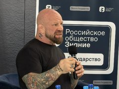 В Саратове экс-боец UFC Джефф Монсон показал боевые приемы детям
