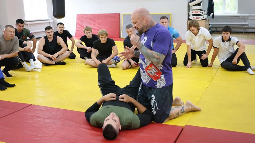 В Саратове Джефф Монсон прочел полицейским лекцию о выборе приоритетов