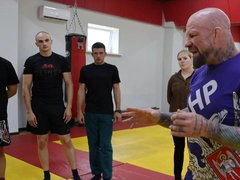 В Саратове Джефф Монсон прочел полицейским лекцию о выборе приоритетов