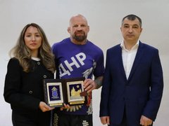 В Саратове Джефф Монсон прочел полицейским лекцию о выборе приоритетов