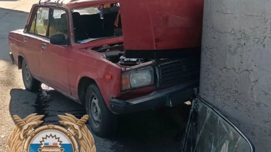 В Саратове пожилая пара на семерке влетела в опору моста
