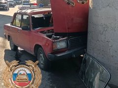 В Саратове пожилая пара на семерке влетела в опору моста