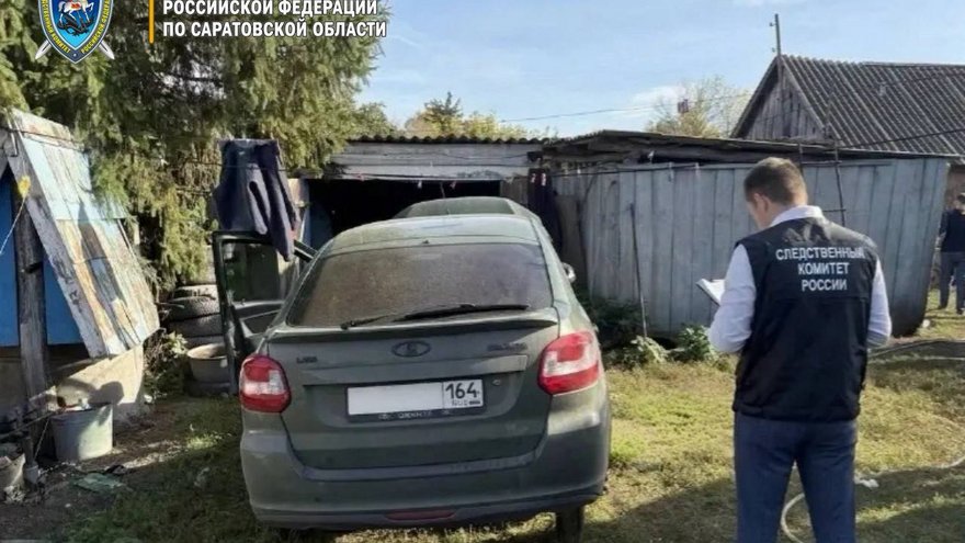 Под Петровском мужчину придавило насмерть автомобилем