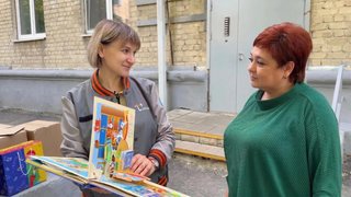 Энергетики Т Плюс подарили говорящие книги слабовидящим детям Саратова