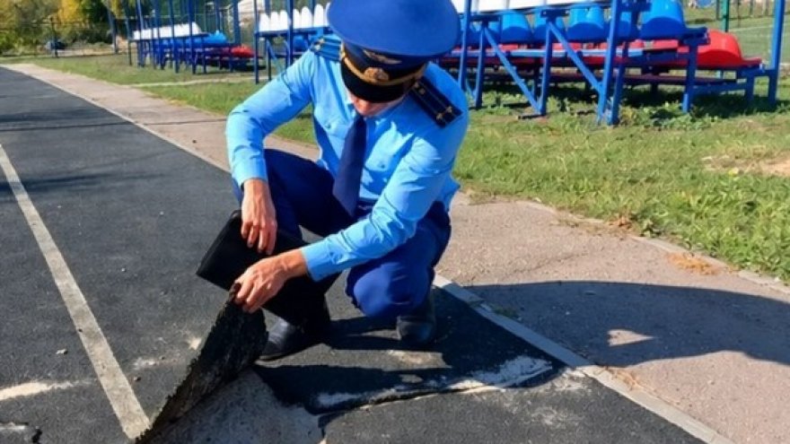 Шестикласснице потребовалась помощь врачей после урока физкультуры