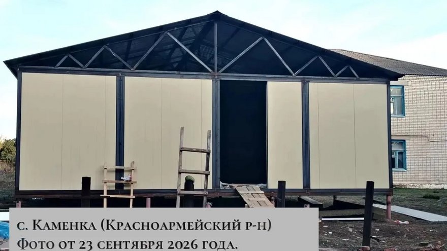 В Лысогорском районе подрядчика заставили строить ФАП
