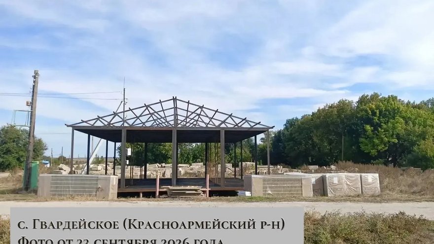 В Лысогорском районе подрядчика заставили строить ФАП