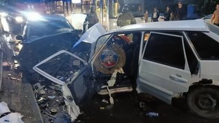 Мужчина и ребенок разбились в жесткой аварии в Саратове