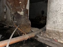 В Саратове дом на улице Уфимцева тонет в канализационной жиже