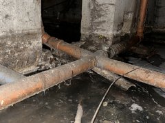 В Саратове дом на улице Уфимцева тонет в канализационной жиже