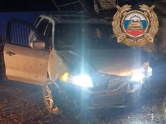 Под Саратовом подросток на кроссовере въехал в забор и покалечил пассажира
