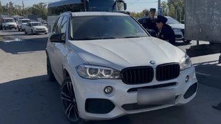 В Энгельсе у мужчины арестовали BMW X5 из-за долгов по 28 штрафам