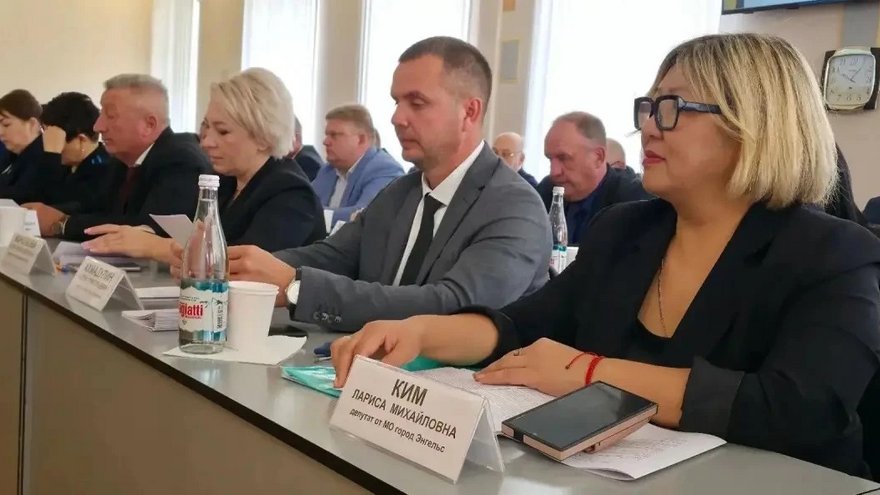 В энгельсской администрации сокращают должности двух заместителей