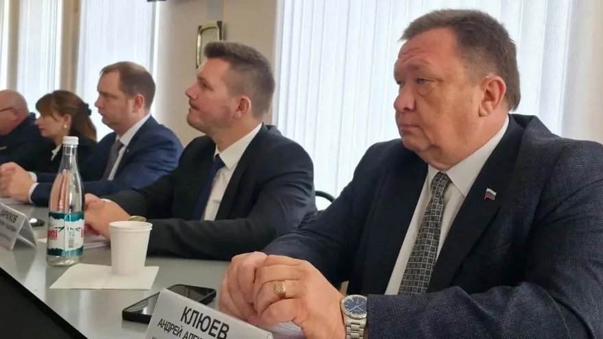 В энгельсской администрации сокращают должности двух заместителей