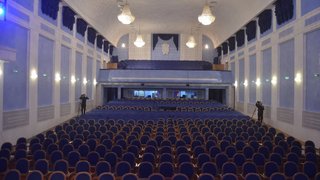Филармония в Саратове ищет уборщика туалетов на 27 тысяч и звукооператора на меньшую зарплату