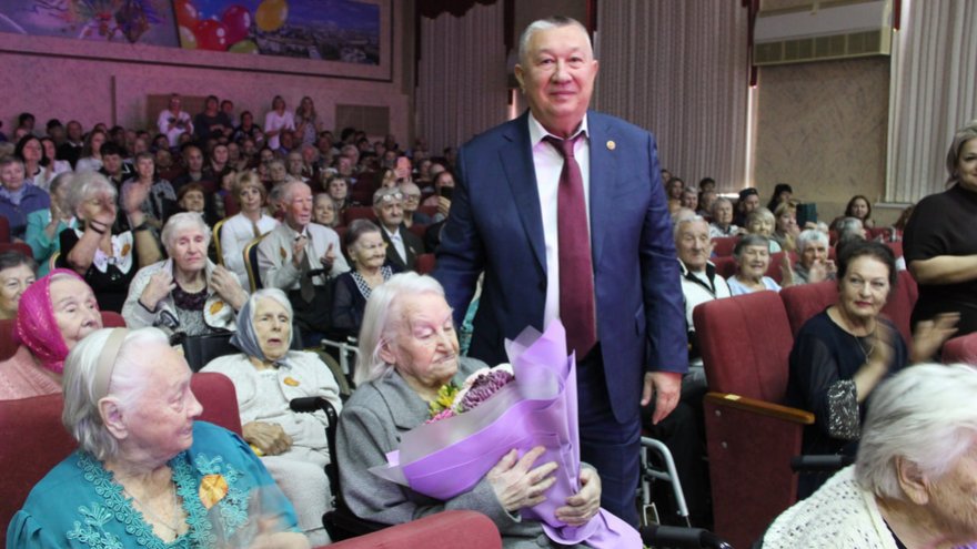 В Международный День пожилого человека в Энгельсском доме-интернате чествовали долгожителей и ветеранов
