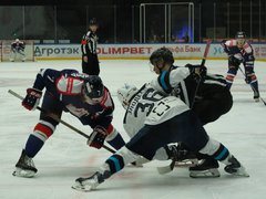 Саратовский Кристалл дома уступил Норильску в буллитах
