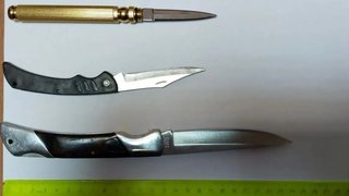 Саратовский пенсионер принес в суд три ножа и получил штраф