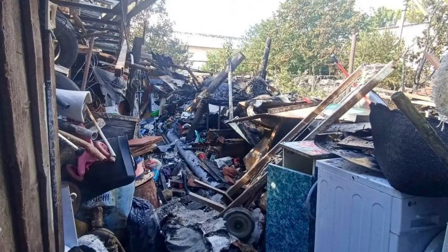 Пенсионер обгорел при попытке потушить 200-метровый пожар