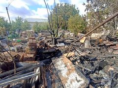 Пенсионер обгорел при попытке потушить 200-метровый пожар