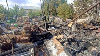 Пенсионер обгорел при попытке потушить 200-метровый пожар