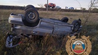 В Саратовской области мужчина погиб в перевернувшейся легковушке