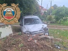 В Хвалынске женщина разбилась в слетевшей с дороги Гранте
