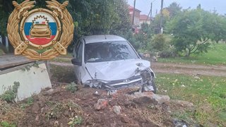 В Хвалынске женщина разбилась в слетевшей с дороги Гранте