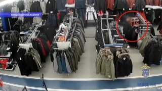 Саратовец украл из Спортмастера пуховик и попал на видео