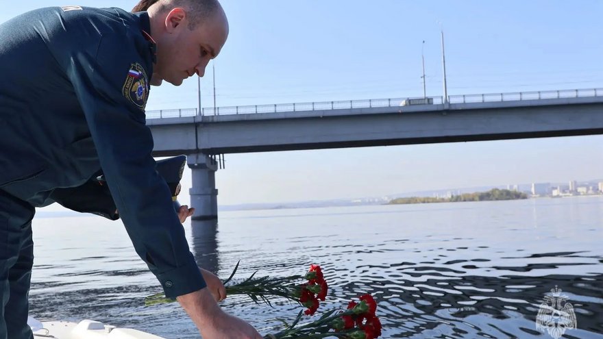 В Саратове почтили память погибших в 2003 году пожарных