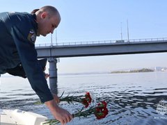 В Саратове почтили память погибших в 2003 году пожарных