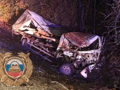 Под Хвалынском мини-грузовик перевернулся после столкновения с экскаватором