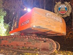 Под Хвалынском мини-грузовик перевернулся после столкновения с экскаватором