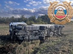 В Саратовской области легковушка сбила фуру с трассы