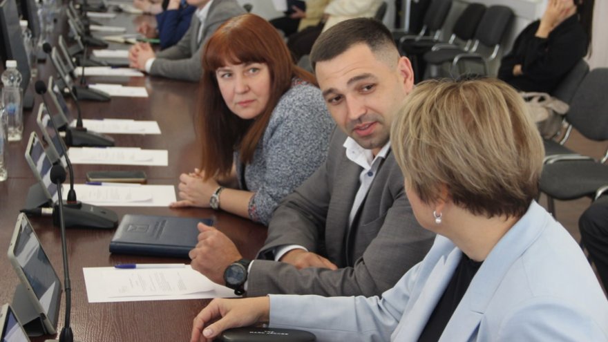 Саратовский депутат в день рождения стал зампредом комитета