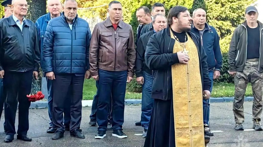 В Саратове открыли мемориальную доску в честь погибшего на СВО пожарного