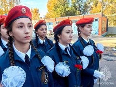 В Саратове открыли мемориальную доску в честь погибшего на СВО пожарного