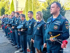 В Саратове открыли мемориальную доску в честь погибшего на СВО пожарного