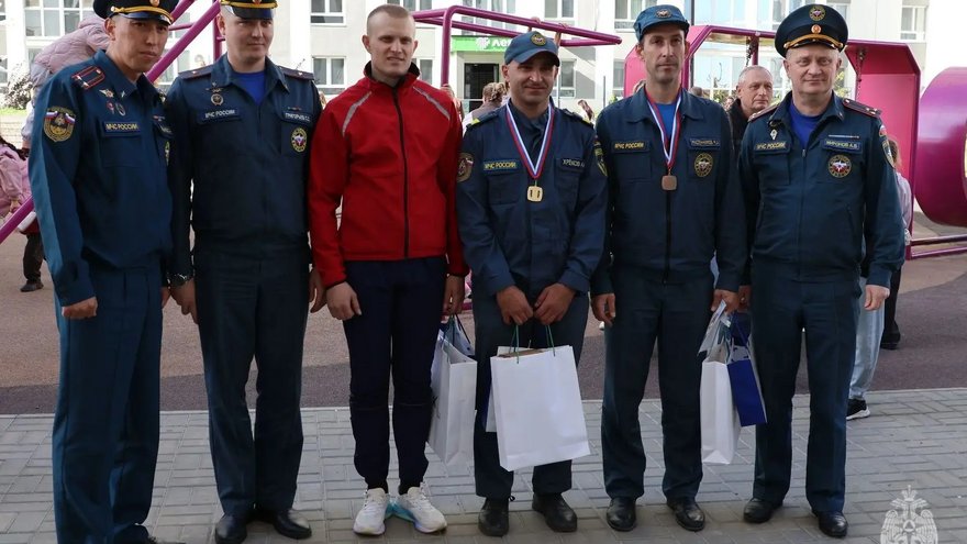 Саратовский пожарный забежал на 22-й этаж за 2 минуты