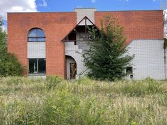 Саратовцам предлагают вложиться в заброшенное здание в Парке Победы