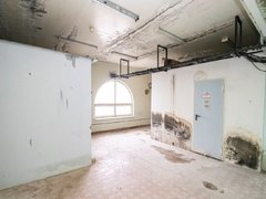 Саратовцам предлагают вложиться в заброшенное здание в Парке Победы