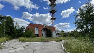 Саратовцам предлагают вложиться в заброшенное здание в Парке Победы