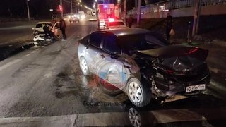 В Саратове два водителя пострадали в столкновении легковушек