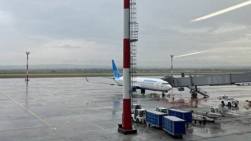 Саратовский аэропорт приостановил прием и выпуск самолетов