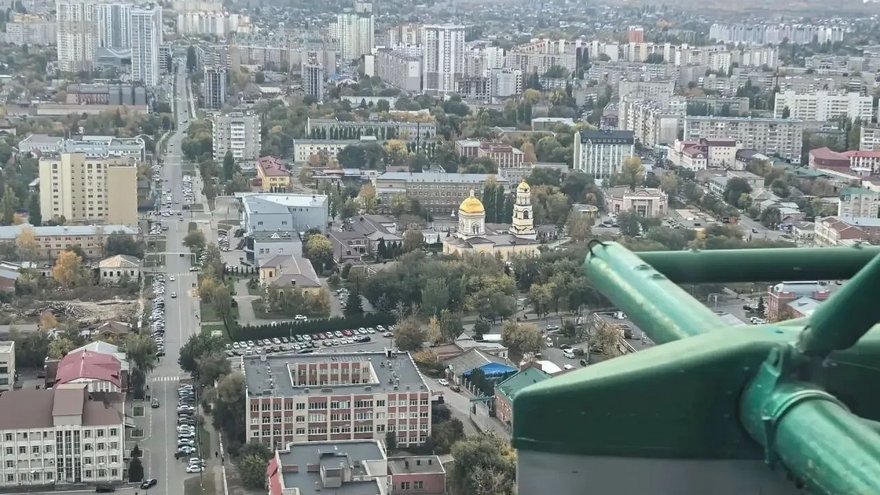 Священники с иконой облетели Энгельс на вертолете
