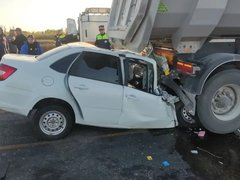 В нырнувшей под грузовик Ладе погиб мужчина